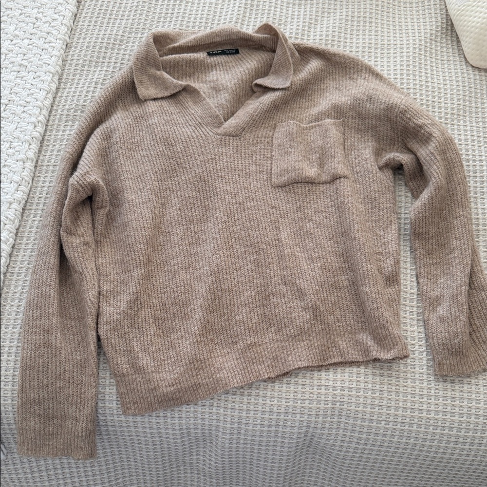 Shein women’s Beige Tan Sweater with collar and pocket
